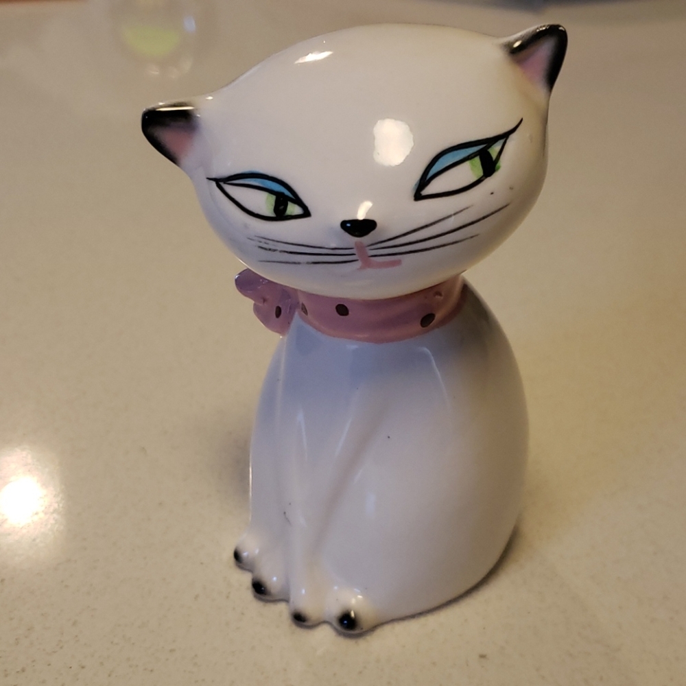 Cutest Cat Figurine!